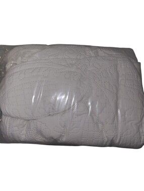 Love's Cabin Quilted Bed Comforter - Soft Stitched Design White sz TWIN